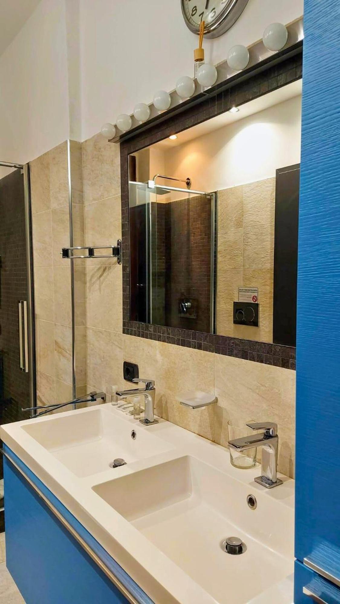 Vfh Stylish Boutique Apartment-City Center ميلان المظهر الخارجي الصورة